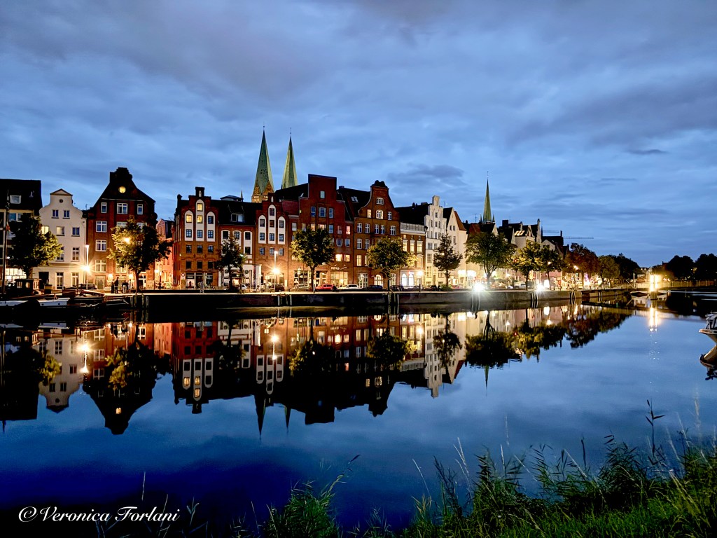 Lubecca riflessa alla sera