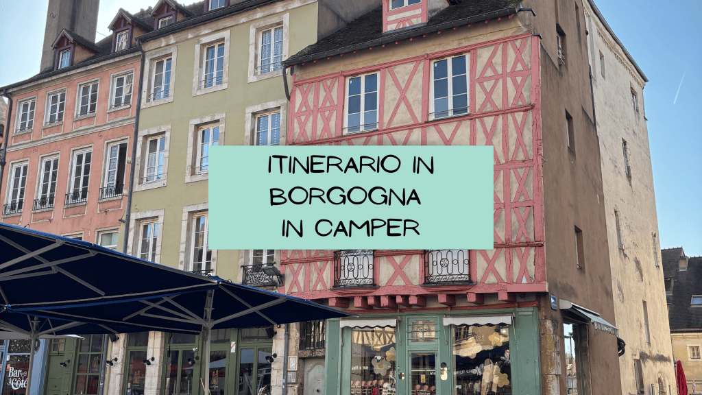 Itinerario in Borgogna in camper: case a graticcio colorate nel centro storico di Chalon-sur-Saône