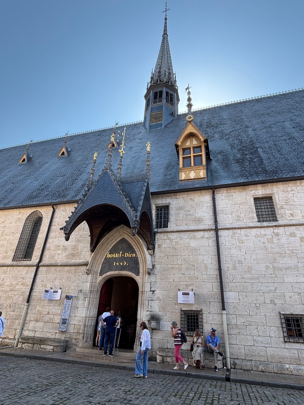 L'ingresso dell'Hôtel-Dieu, gli Hospices de Beaune