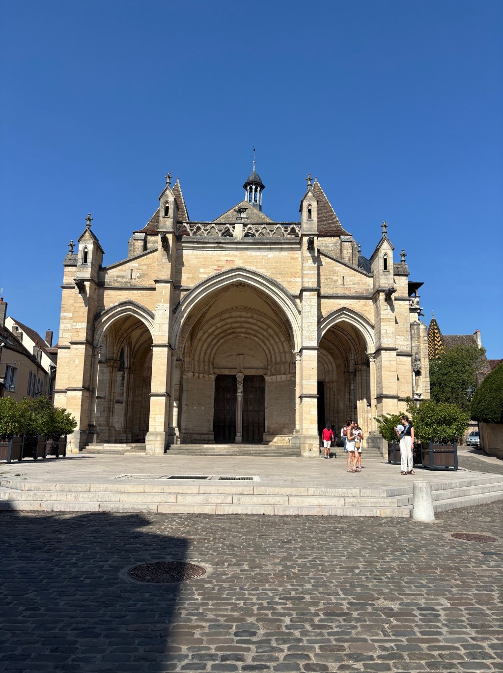 Il portico della collegiata di Notre-Dame a Beaune