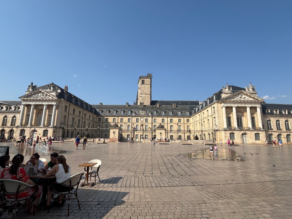 Il Palazzo dei Duchi e degli Stati di Borgogna su Place de la Libération a Digione